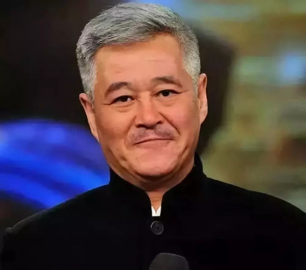 赵本山|赵本山三次收他为徒被拒，靠荤段子发家，上春晚后打警察被抓入狱