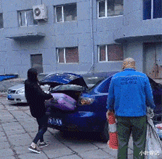 小叶娱记 “我该不该告诉我女友,她脚上全是灰呢?”表面功夫真足!