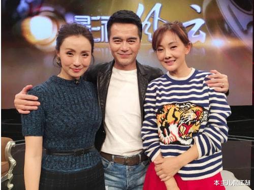 许亚军|57岁的许亚军：原配因病去世，何晴为他甩刘威，4婚娶小12岁娇妻