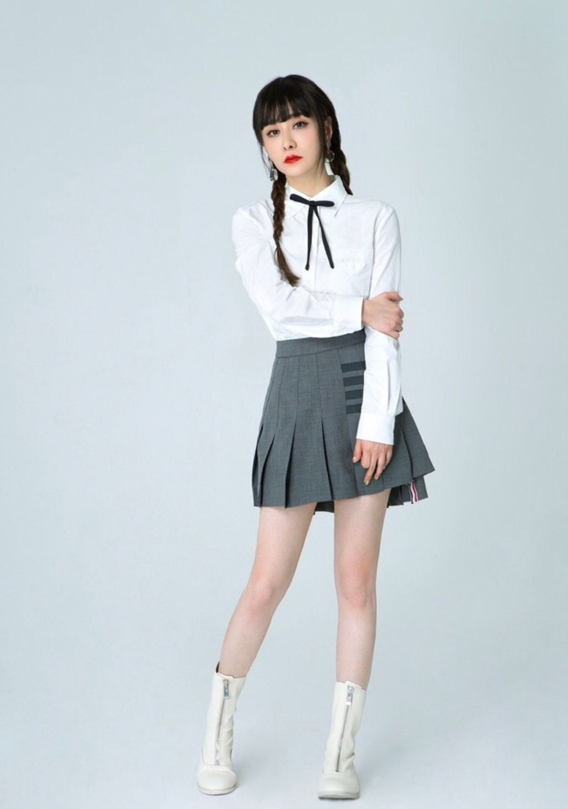 闲鱼有话说 陈德容很懂往“嫩”了打扮,穿及臀裙还绑灯笼辫,47看起来像27岁