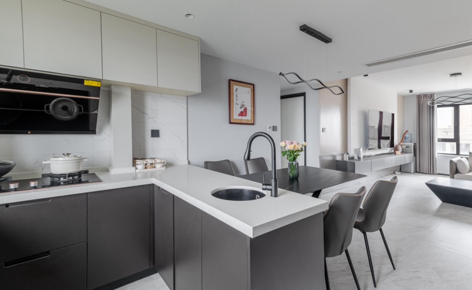 小拾谈装修|全屋铺地砖，墙面刷大白，真没想到这是90后的家，太实用了