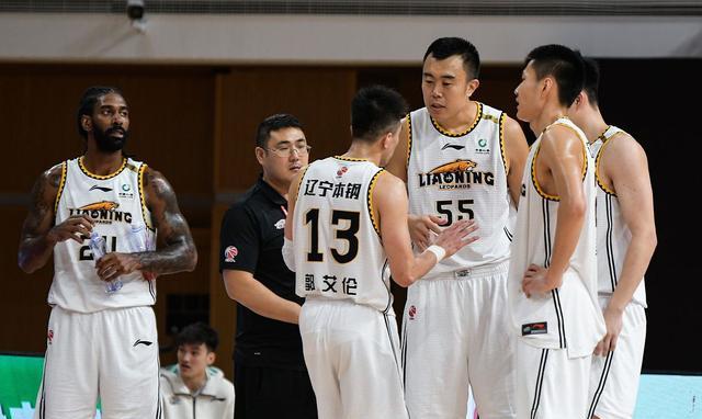 篮网队|摊牌了！弗格“来华受阻”真因曝光，杨鸣或咎由自取，争冠悬了