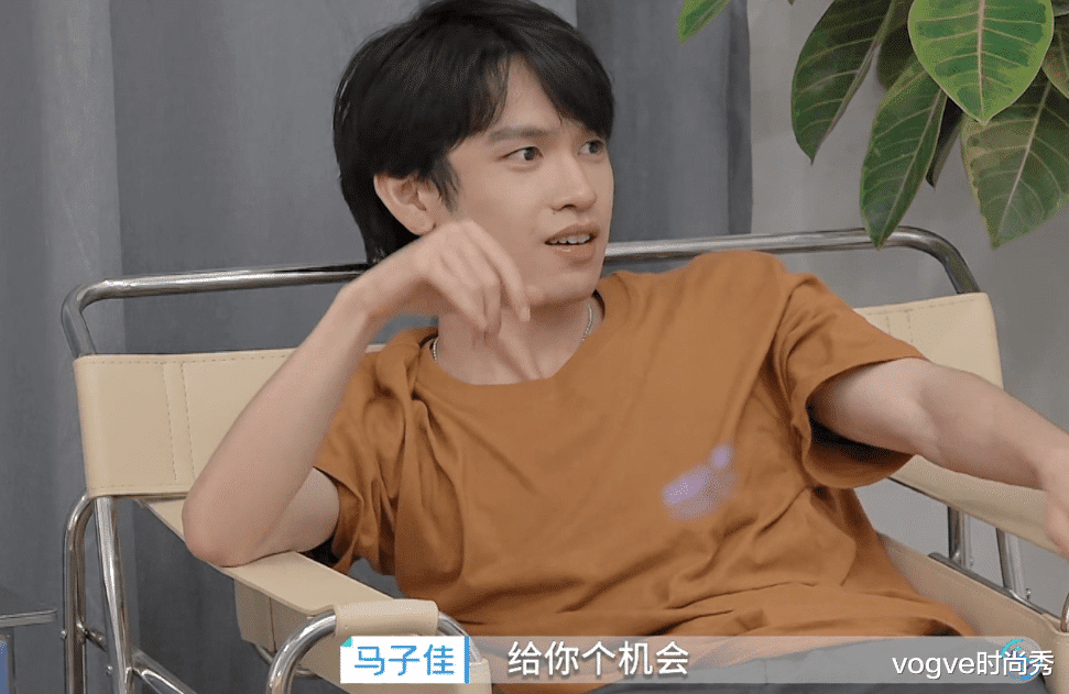 vogve时尚秀|心动的信号4：男4和女3约会，男2知道后，男2反应太真实了
