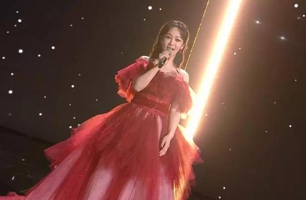 黄磊|跨年晚会女星:杨幂优雅高贵,唐嫣美感十足,白鹿唯美,杨紫惊艳