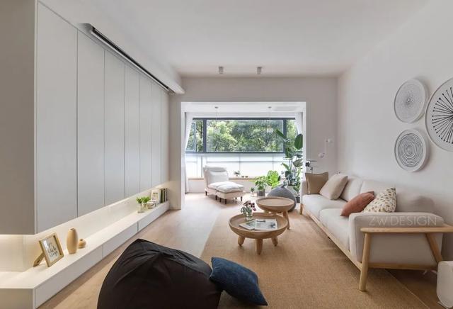 103㎡现代简约，留白+原木+绿植，让生活悠闲舒适有故事