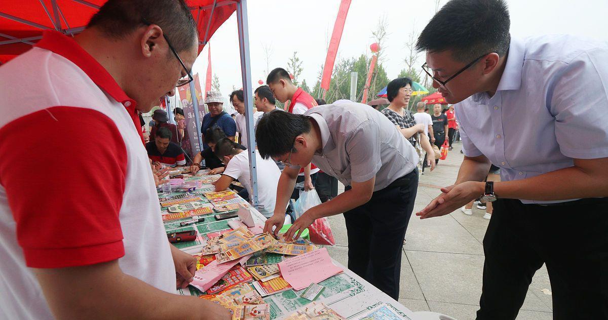 长脖子爸比说|彩民投注下4倍中2700万，买彩票方式被曝出后，网友：方式可学习