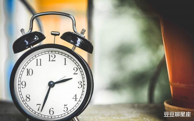 豆豆聊星座|12星座最让人“着迷”的部位:天蝎座小蛮腰,水瓶座让人流连忘返