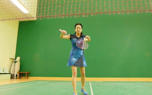 朱玲玲|港姐朱玲玲向儿媳看齐！穿国货亮相赢过众港姐，站C位气质太出众