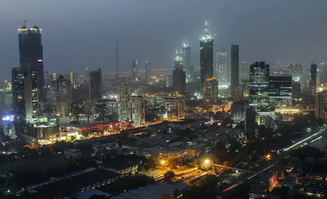 印度|这也好意思跟上海比？印度作家晒出城市夜景，全球网友直接看懵了