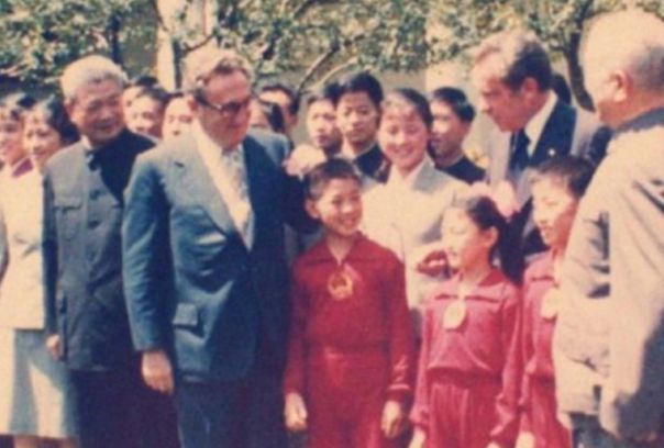 李连杰|李连杰的爷爷是谁？当鲁豫问他时，他却说：我敢说，你们敢播吗？