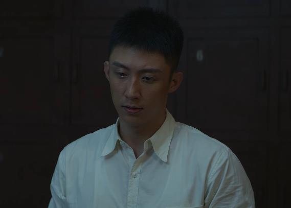 黄景瑜|同样演军人哭戏，黄景瑜、肖战、张译、王宝强放一起，差别出来了