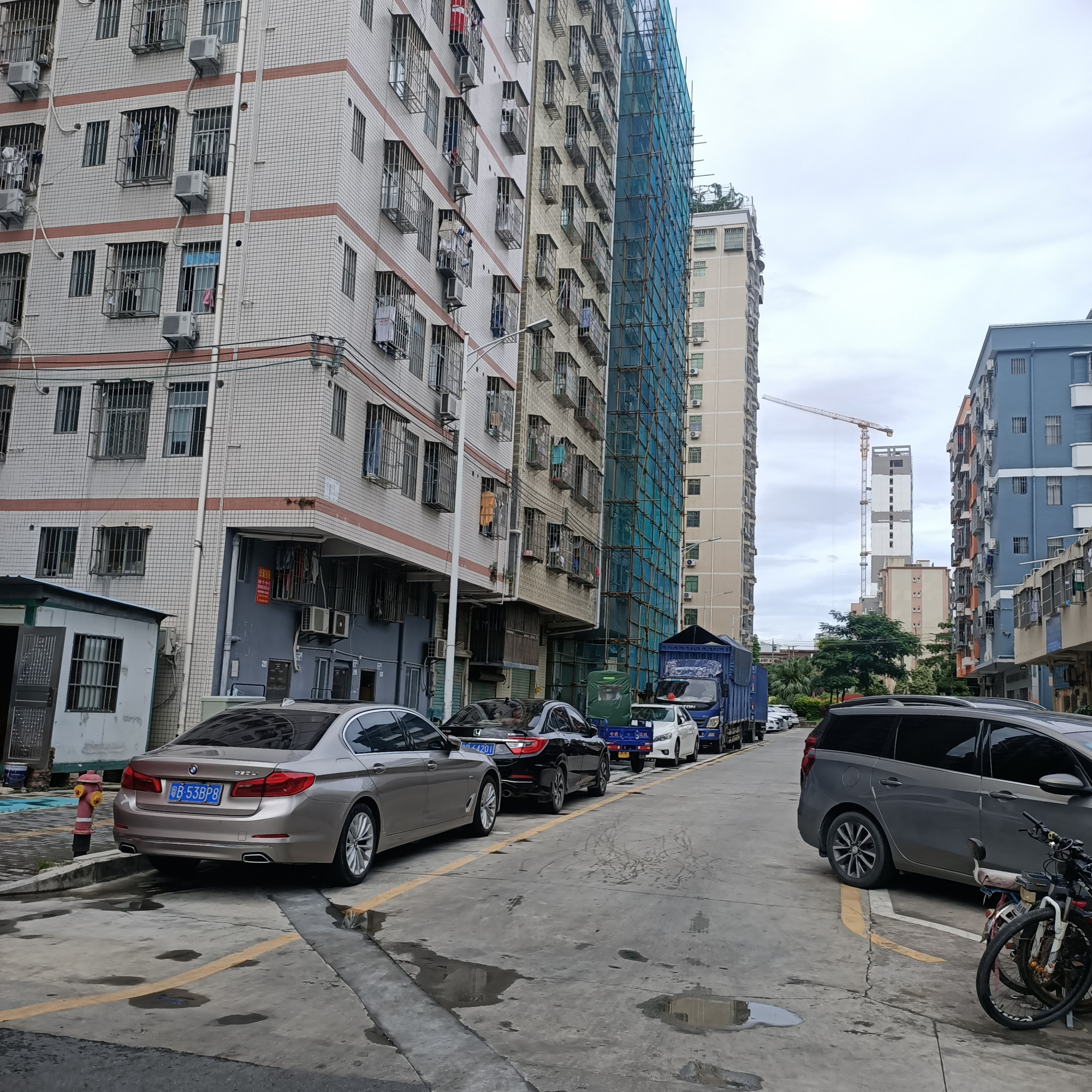 |社会出现“躺平人”月薪只有60万元，住着900万豪宅，开40万车