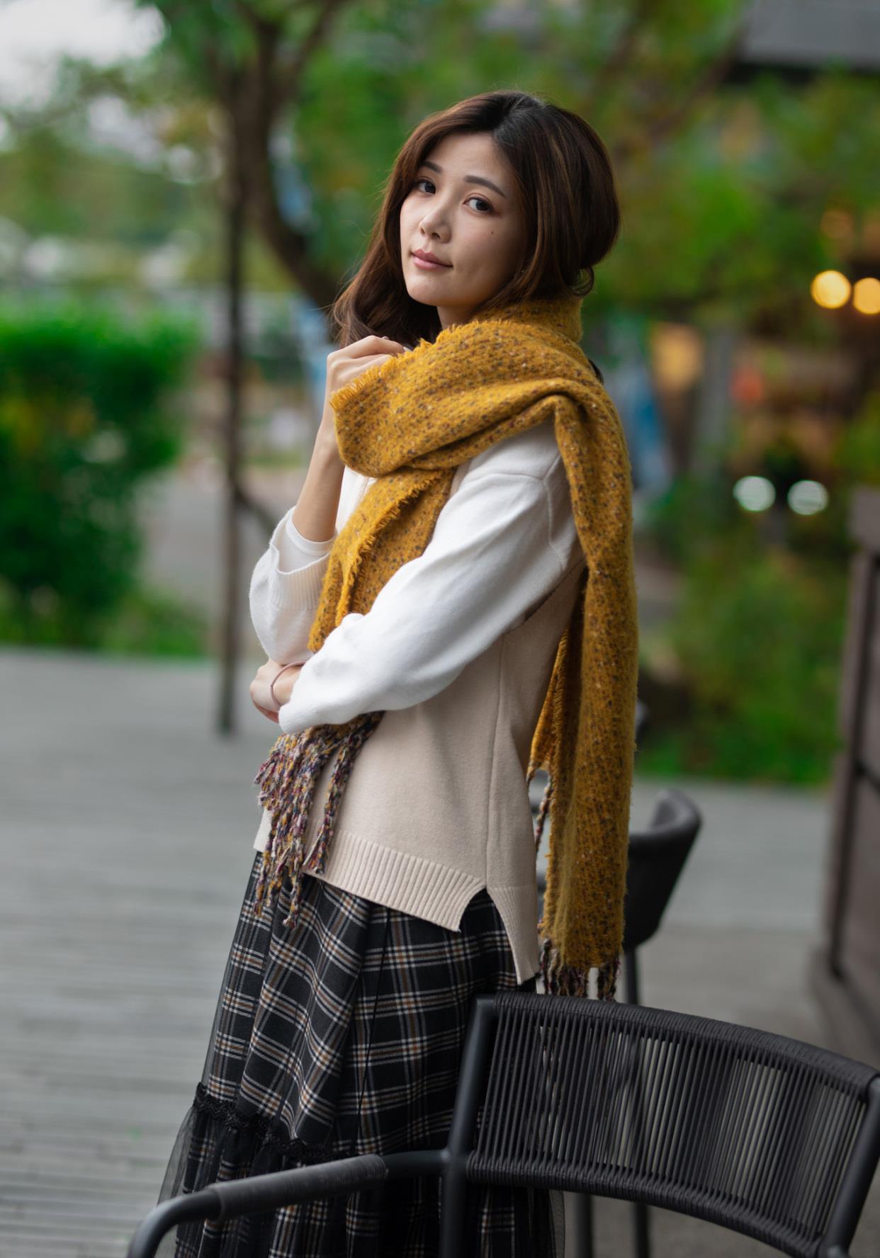 百里守刖 秋日里穿着很是吸睛时尚的小姐姐