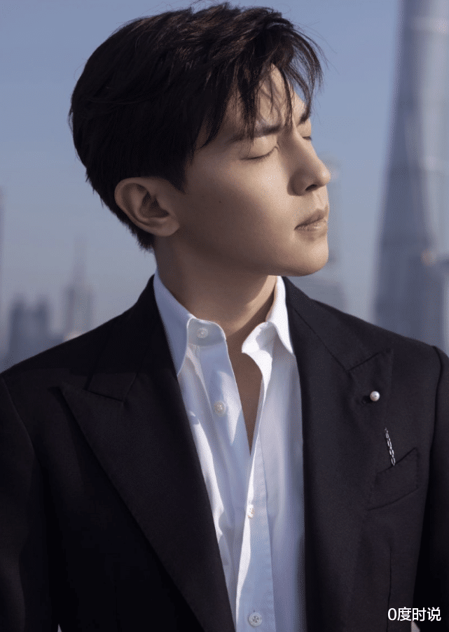 邓伦|小孩撞脸邓伦走红网络，看到照片的第一眼，还以为是他儿子