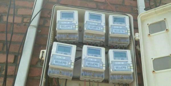 家中大小宝|农民又有好消息,电费缴纳标准变化,农村用电更便宜了?