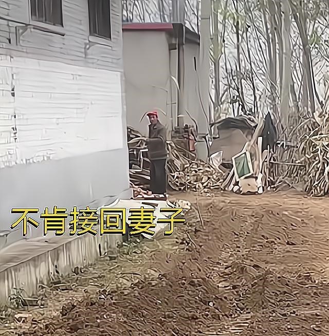 河北一女子和男友未婚同居,重病后被抛弃,女子坐地挪行尽显凄凉