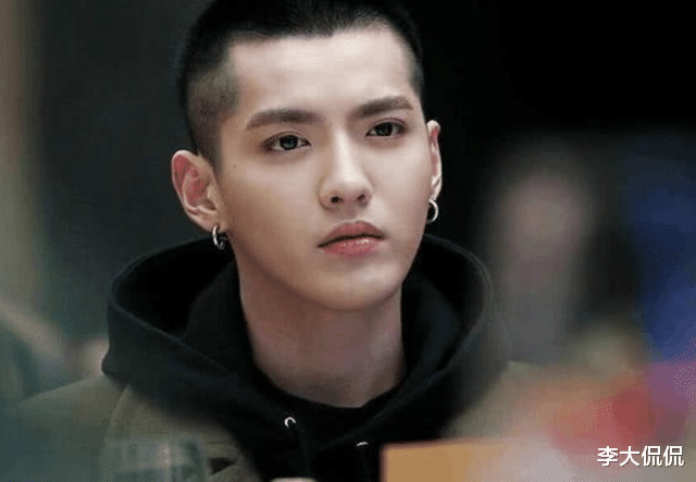 吴亦凡|吴亦凡母亲联合他生父，找知名律师在身份做文章，剧情要反转！