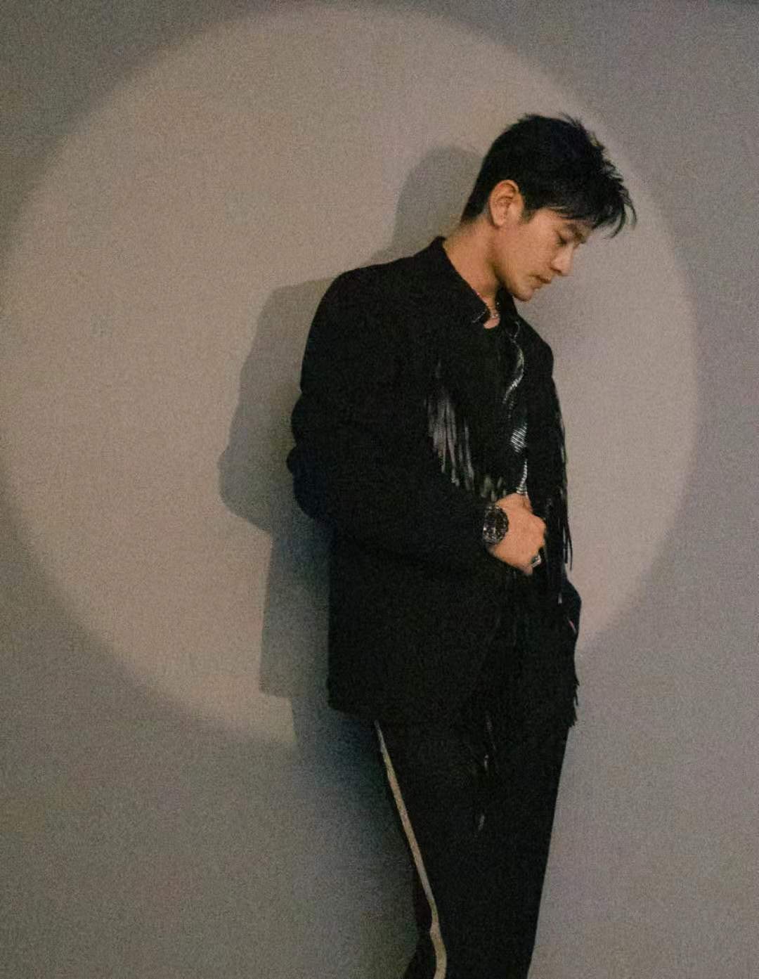 水果|黄晓明戴假发出席活动帅出新高度！减肥20斤去油成功，穿搭超有范