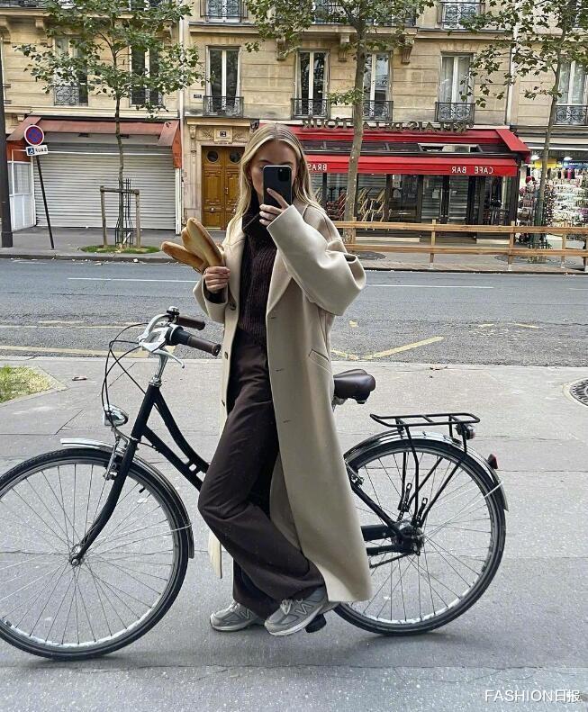 FASHION日报|纽约时尚博主初秋出街穿搭日记 充满了怀旧90年代风格