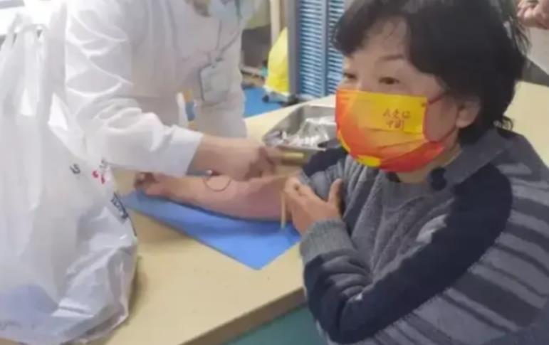 杜新枝|杜新枝进医院了？晒看病照片被嘲装可怜，儿媳妇熊磊日子也不好过