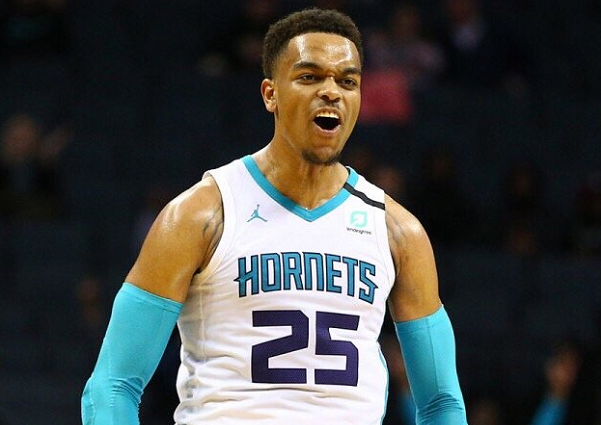 布克|布克轰43+5+5仍无缘今日最佳！对不起，你碰到乔丹钦点之人了！