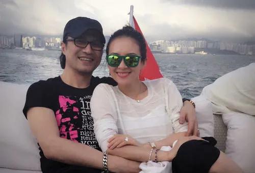 花影爱花 章子怡沙滩脱掉自己泳衣与富豪热吻,和导演深夜讨论剧本