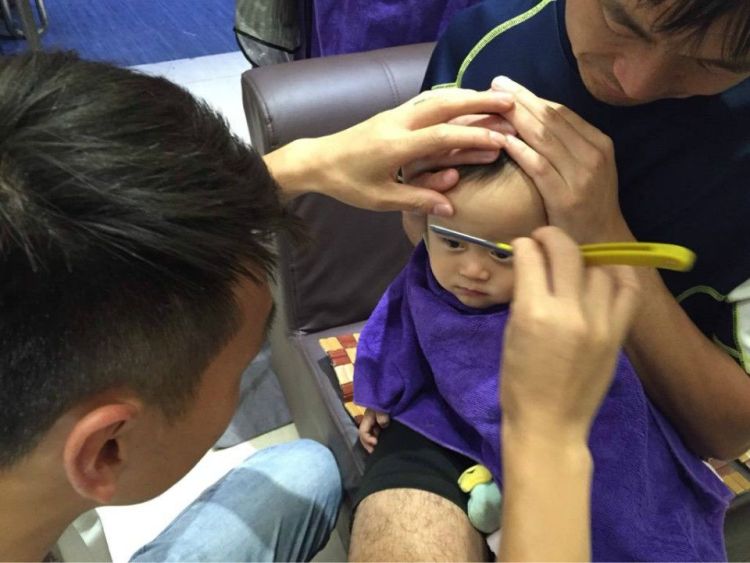 全能辣妈plus|姥姥不听劝给外孙剃“满月眉”,过了俩月宝妈大哭,迷信害人不浅