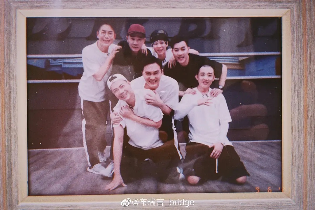 阿黛尔|35年了,依然哭着为他刷屏