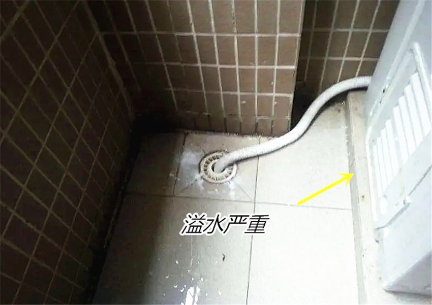 洗衣机排水管直接插在地漏里?赶紧拔出来,这样做才对