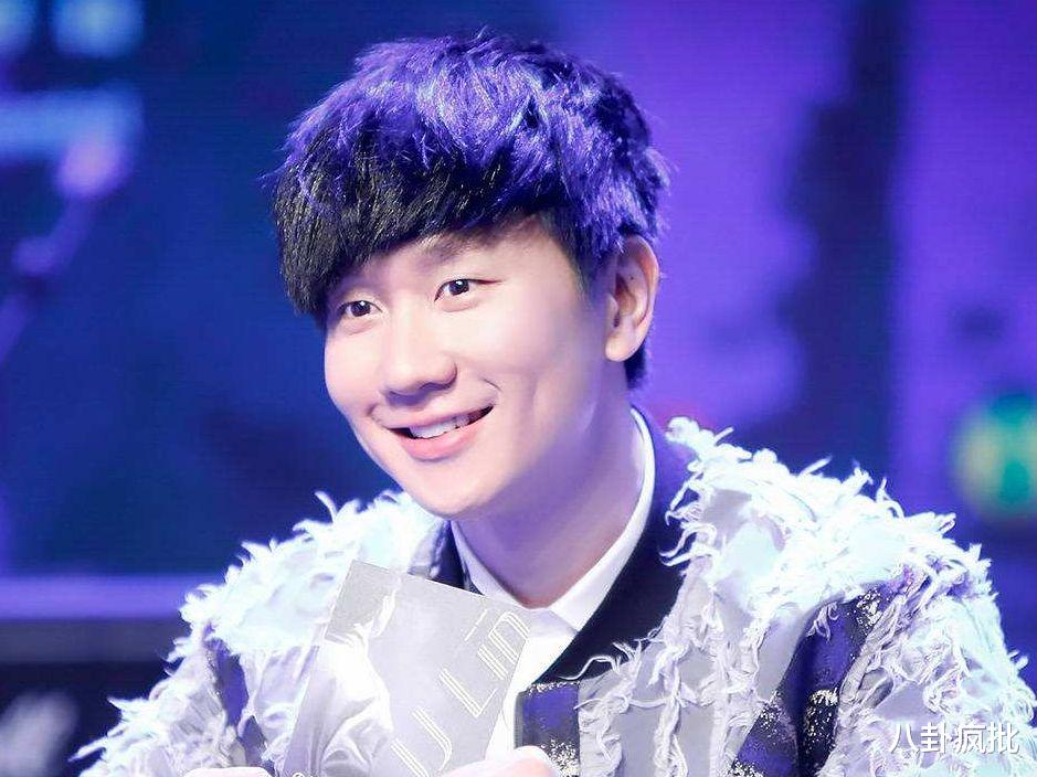 关晓彤|王嘉尔的惊喜，颜王黑料多，理发师签协议，霍尊找人盯梢，关晓彤