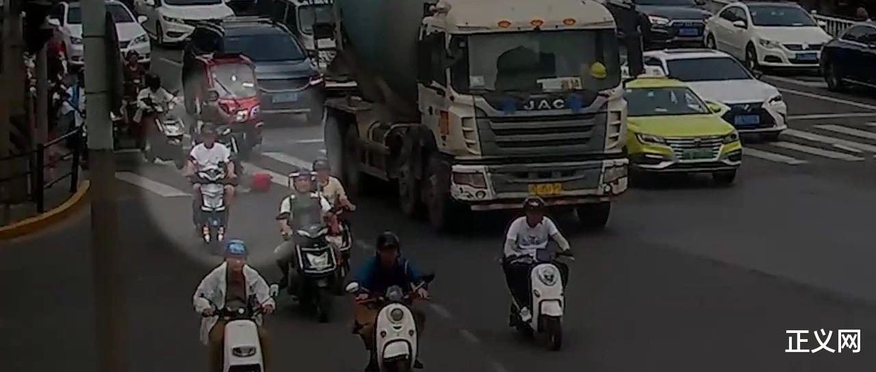 民法典|监控画面曝光！有人在路上掉了50万现金，可以直接捡走吗？