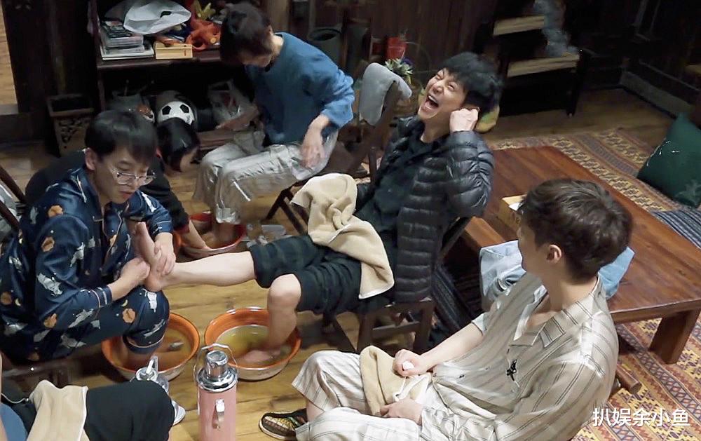 杨紫|睡裤同款互动频繁，顶流大瓜预示张艺兴杨紫恋情？网友：绝不可能