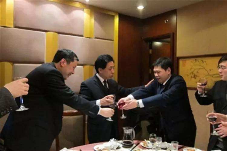 |酒桌上轮到你敬酒,别傻坐着不知所措,牢记这3句万能的话,足够