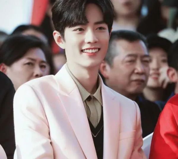 肖战|工作室放出肖战私生活照片，很平常却获赞百万，背后原因太现实了