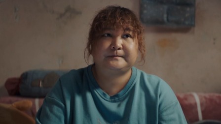 赵小棠|《穿过寒冬拥抱你》上映，贾玲成票房扛把子，但三观让我骂出了声