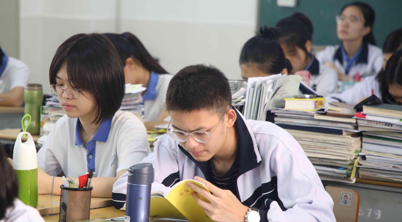 中小学|普高鸡头和重点凤尾的差距，在高二会爆发，幸好当初没选错