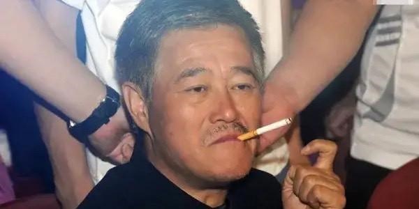 赵本山|如今赵本山虽早已隐居幕后，但江湖上关于他的传说，却从未间断过