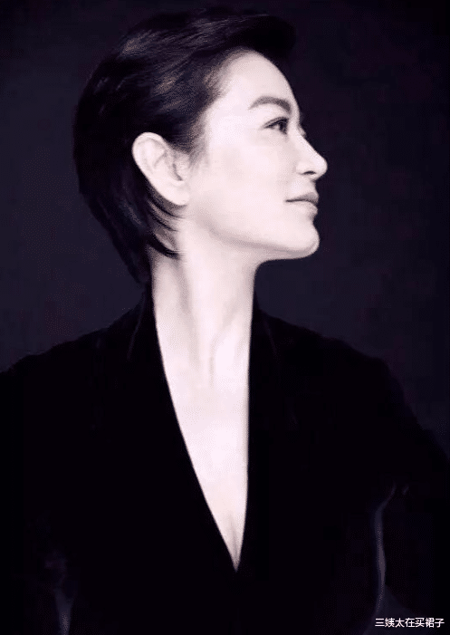 三姨太在买裙子 史上最全林青霞私服照大放送 这些款式穿30年都不过时