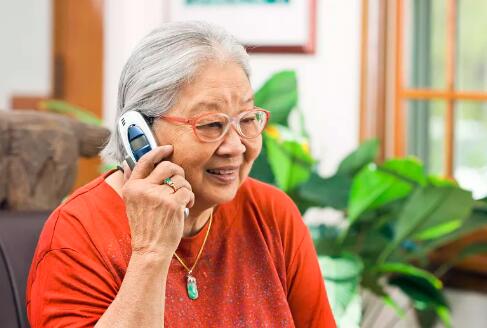 押金|一个月6800，周末双休，只招60岁以上的老人，这种工作能做吗