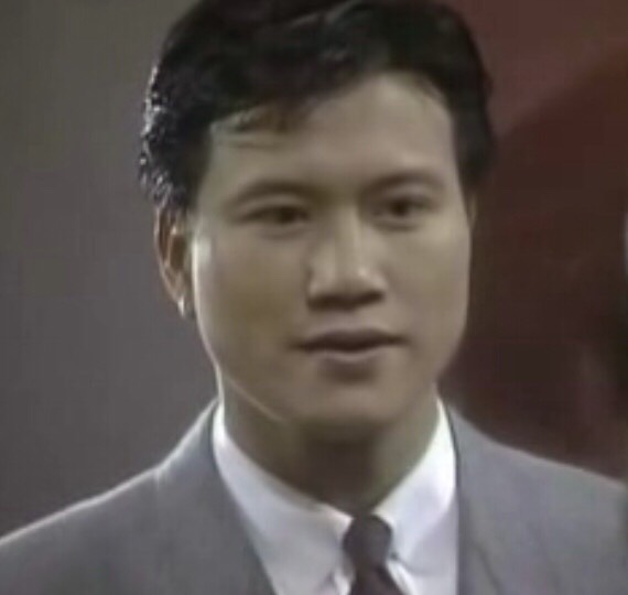 穿帮镜头|艺人万梓良到长沙送别袁隆平，成首位到现场艺人，笑容满面遭质疑