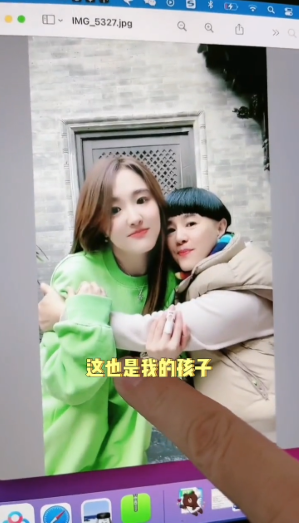 刘纯燕|金龟子回应儿子传闻,晒女儿旧照高情商辟谣,获老公王宁隔空表白