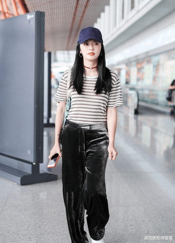 潮流搭配师甜甜 姚晨的“飞机肩”浑然天成,气质一下就出来了,一般人都没这效果