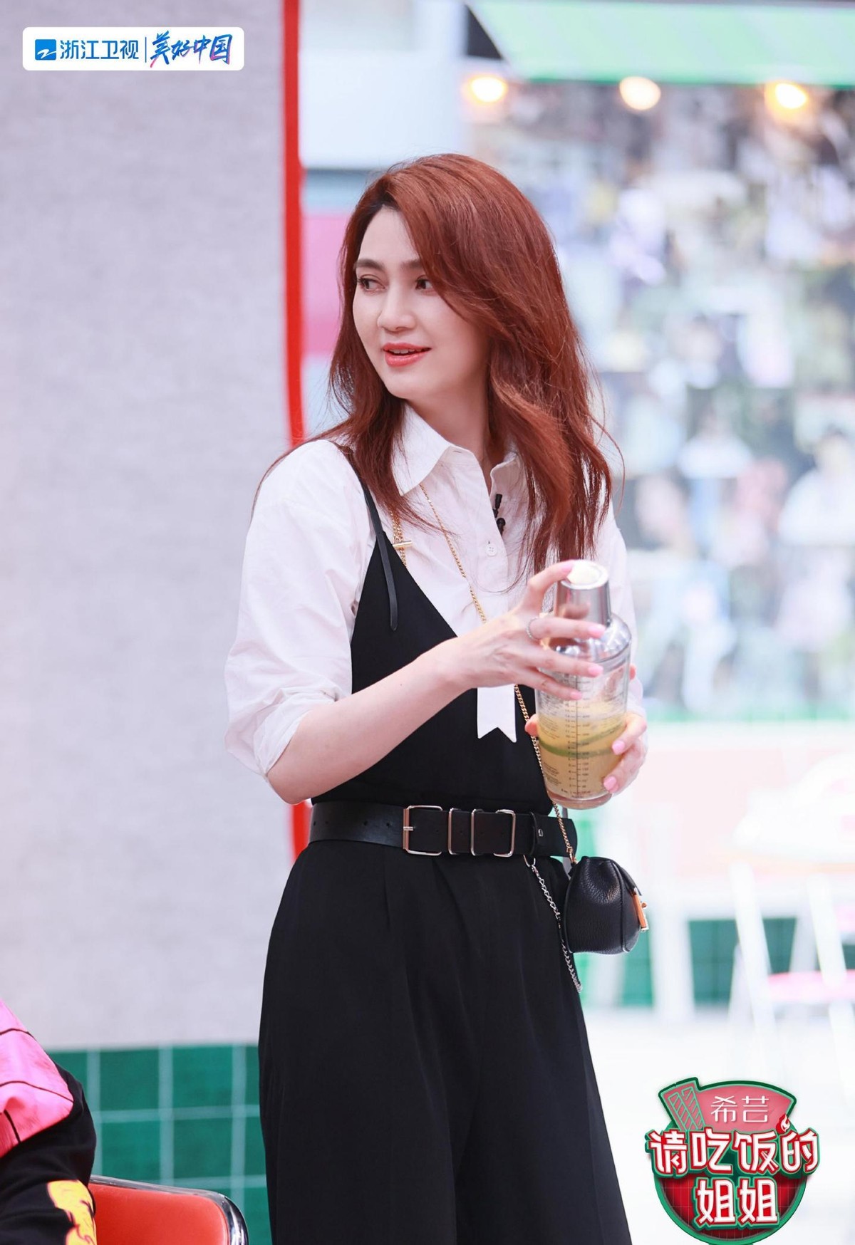 洪欣|《请吃饭的姐姐》开播，蔡少芬四姐妹齐聚，洪欣的造型惹人心动