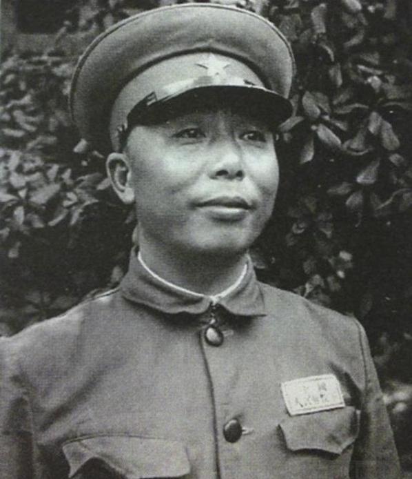 张灵甫|张灵甫兵败孟良崮，死前留下7个大字，老蒋看后撤职大批将领