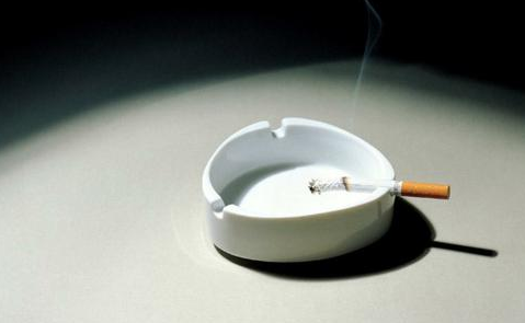 人才市场|为什么有人说“烟灰缸里永远不要倒水”,说起来都是泪