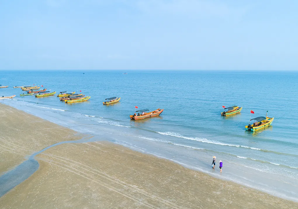 新广西 据说这是国内最美的景观公路之一,沿着它走,可以到达“秘境桃花源”