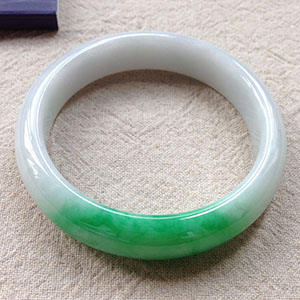 翡翠|“打工人”也能拥有的翡翠—白底青翡翠