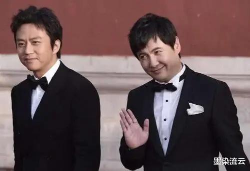 沈腾|沈腾和邓超真是想不到，众明星合影登热搜，只有他两个用实力抢镜了