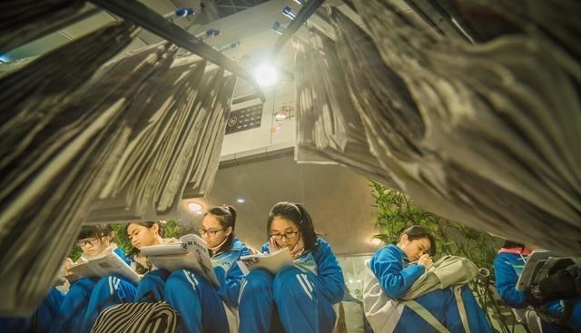 家有二宝育儿|985大学生做环卫，211大学生送快递，2类高才生如今境况尴尬