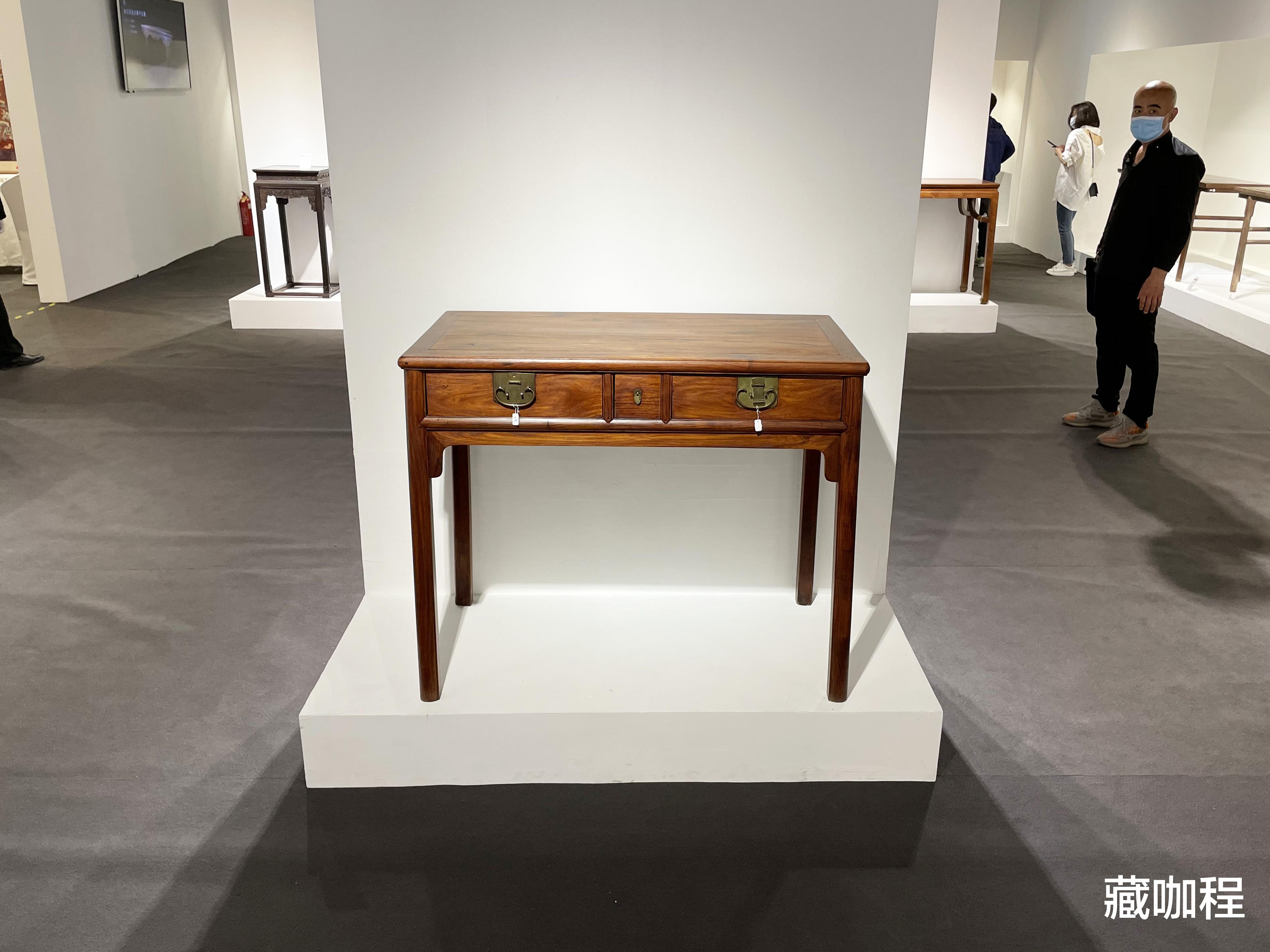 |不是大漏就是小漏，黄花梨书桌最低估价落槌